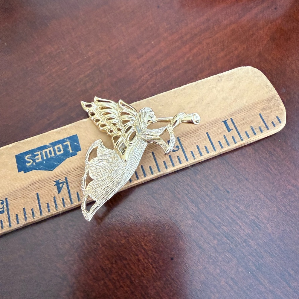 Vintage Sarah Conv Angel Brooch